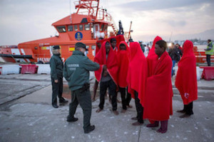 MOT Immigrants in port