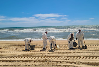 AND Clean Oil from Beach