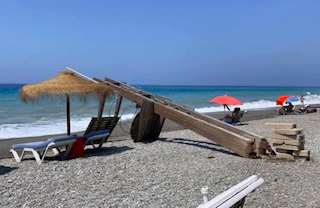 MOT Topple Lookout Platform Playa Granada