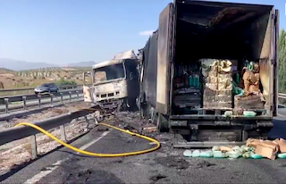 GRA Autovia Burning Lorry 13OC21 Pulianas