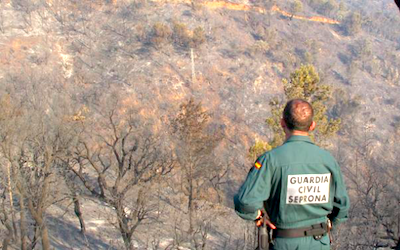 COS Guardia Civil Investigating Hill Fire 400x250