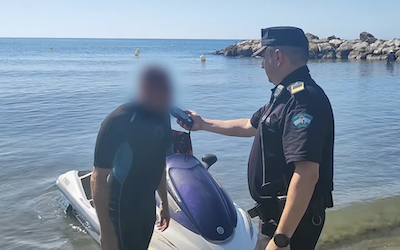 AND Breathalysing Jetski Riders 400x250