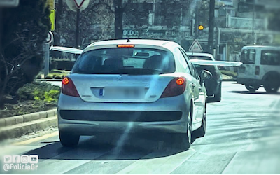 GRA Car with Aluminuium rod sticking out of side windows FB23