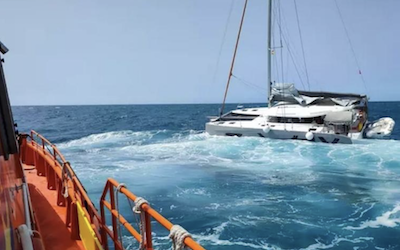 MOT Sinking Catamaran Taken Under Tow